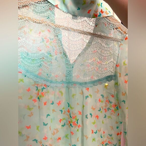 3/4 Sleeve Blue Butterfly Smock Style Blouse - Picture 7 of 7